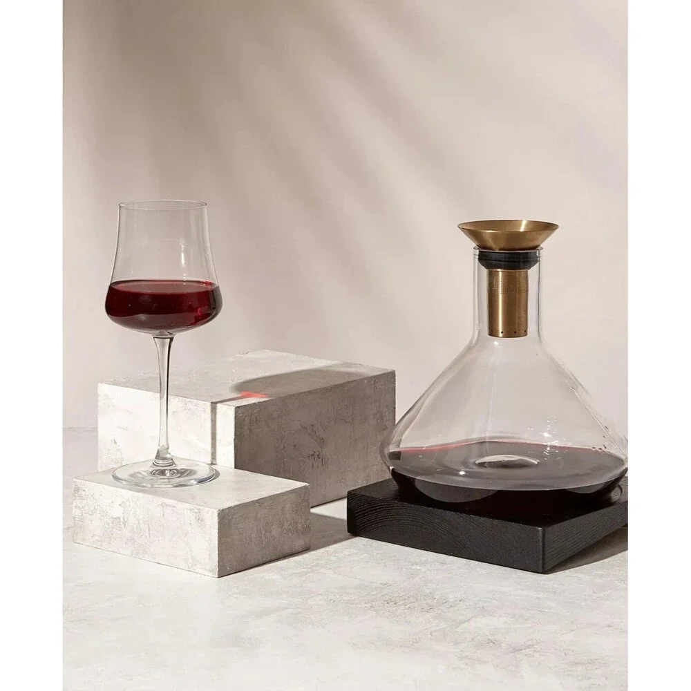 Rabbit Premium Wine Decanter with Sediment Strainer and Integrated Aerator - New